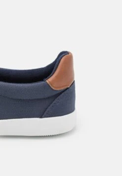 Pier One UNISEX - Slipper - Dark Blue 13 Pier One UNISEX - Slipper - Dark Blue -Pier One Sales Store 389e4733b80f4869a0757e54a268f427