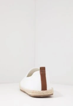 Pier One RENA ESPADRILLE UNISEX - Espadrille - White 11 Pier One RENA ESPADRILLE UNISEX - Espadrille - White -Pier One Sales Store 4f1c7dae0cbb47efaca02a71fb79d125