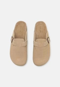 Pier One LEATHER UNISEX - Clogs - Beige -Pier One Sales Store 60310edcb16944af817e40c7ae62c73a