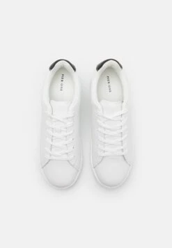 Pier One UNISEX - Sneaker Low - White -Pier One Sales Store 7e4c4c5ef618483e8d97e3f2dc8cd5b1