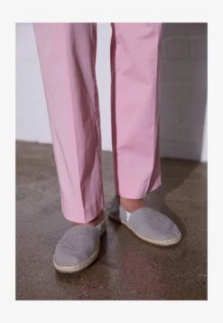 Pier One RENA ESPADRILLE UNISEX - Espadrille - White/blue -Pier One Sales Store c6887bca85d14b55a70a8c6745c09b3d