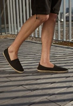 Pier One RENA ESPADRILLE UNISEX - Espadrille - Black -Pier One Sales Store cb806f944ebf47a1be125d225ca7178e