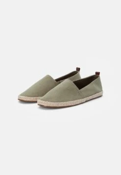 Pier One RENA ESPADRILLE UNISEX - Espadrille - Olive -Pier One Sales Store d5d60608eb9b432d87e5491dbc7d9859
